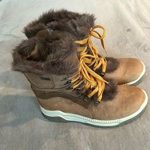 Alpine Design Brown Winter Boots with Yellow Laces